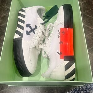 Off-White Black and White Arrow Sneakers
